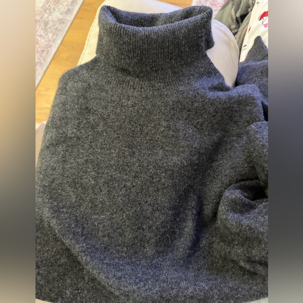 Black Goat Classic Kohl Turtleneck Size M - Picture 5 of 11